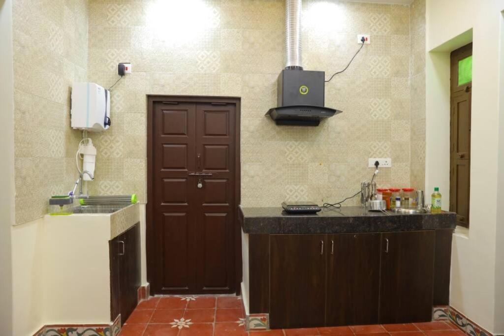 Heritage Home With 2 Bed/2 Bath With Kitchen In A Residential Neighborhood. มทุราย ภายนอก รูปภาพ