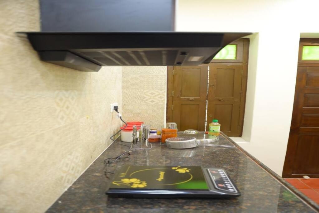 Heritage Home With 2 Bed/2 Bath With Kitchen In A Residential Neighborhood. มทุราย ภายนอก รูปภาพ