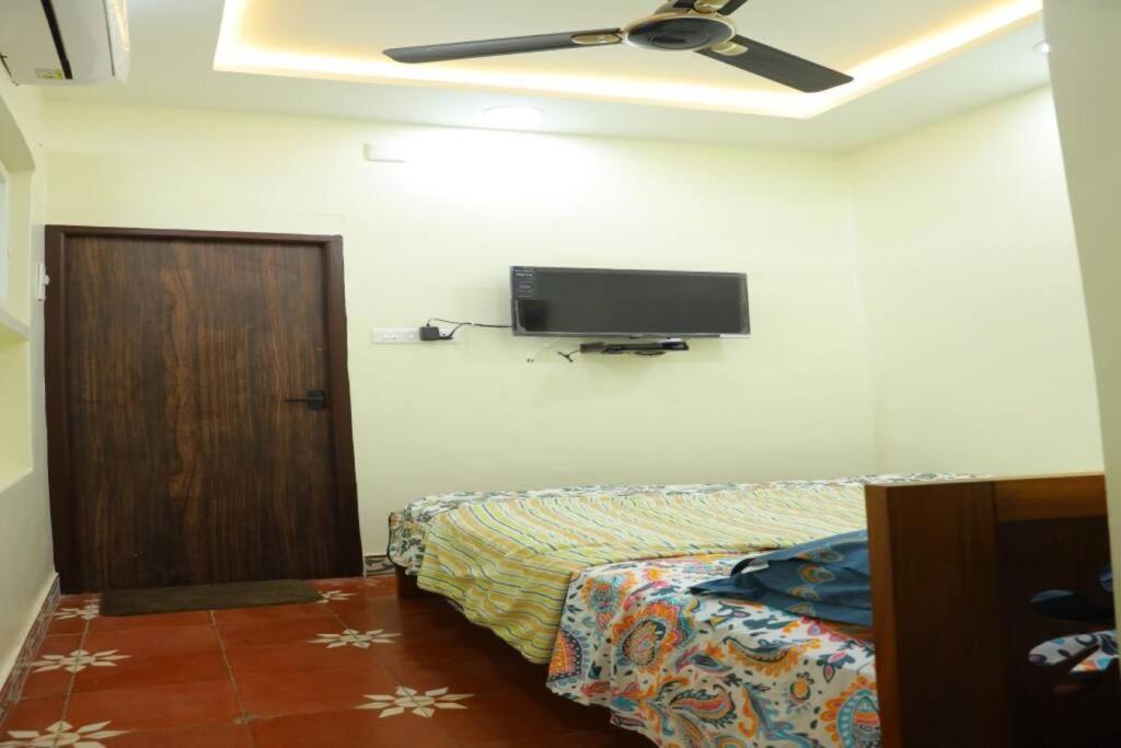Heritage Home With 2 Bed/2 Bath With Kitchen In A Residential Neighborhood. มทุราย ภายนอก รูปภาพ