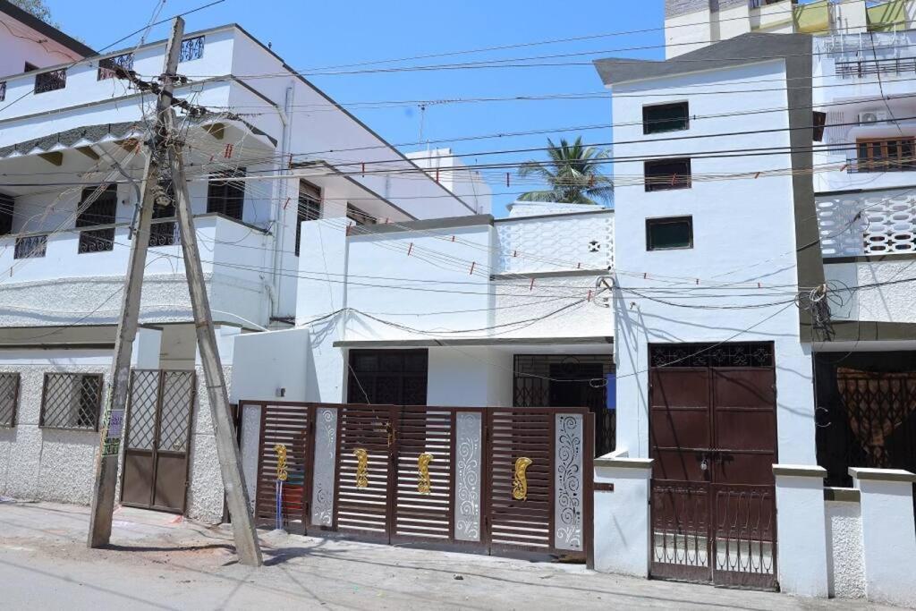 Heritage Home With 2 Bed/2 Bath With Kitchen In A Residential Neighborhood. มทุราย ภายนอก รูปภาพ
