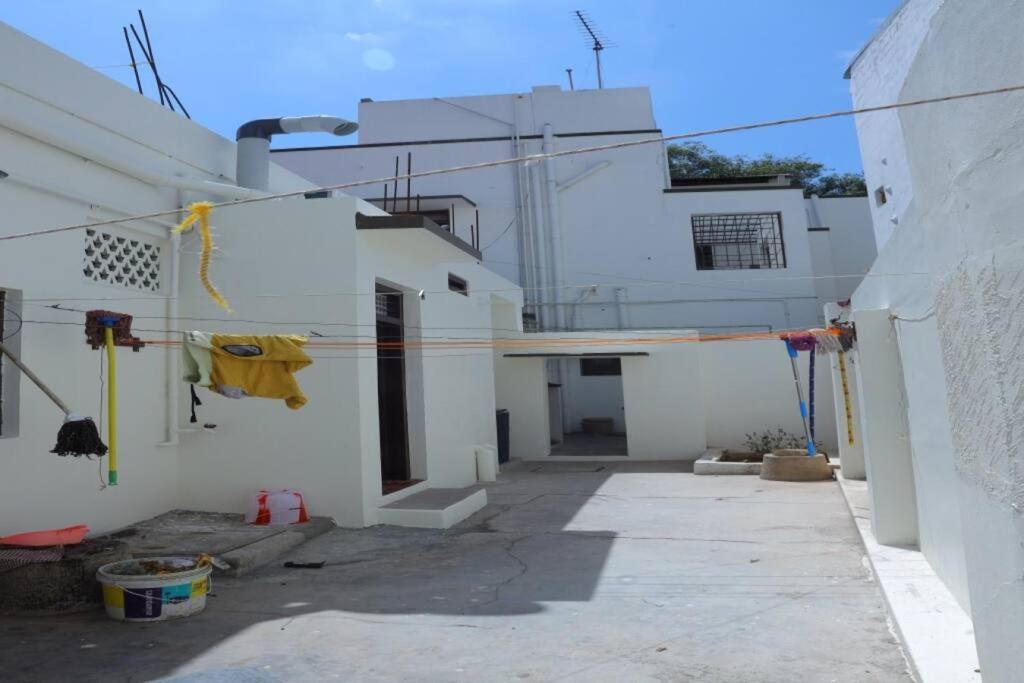 Heritage Home With 2 Bed/2 Bath With Kitchen In A Residential Neighborhood. มทุราย ภายนอก รูปภาพ