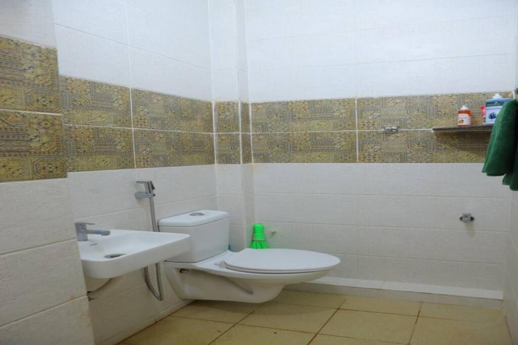 Heritage Home With 2 Bed/2 Bath With Kitchen In A Residential Neighborhood. มทุราย ภายนอก รูปภาพ