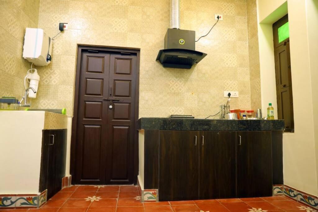 Heritage Home With 2 Bed/2 Bath With Kitchen In A Residential Neighborhood. มทุราย ภายนอก รูปภาพ