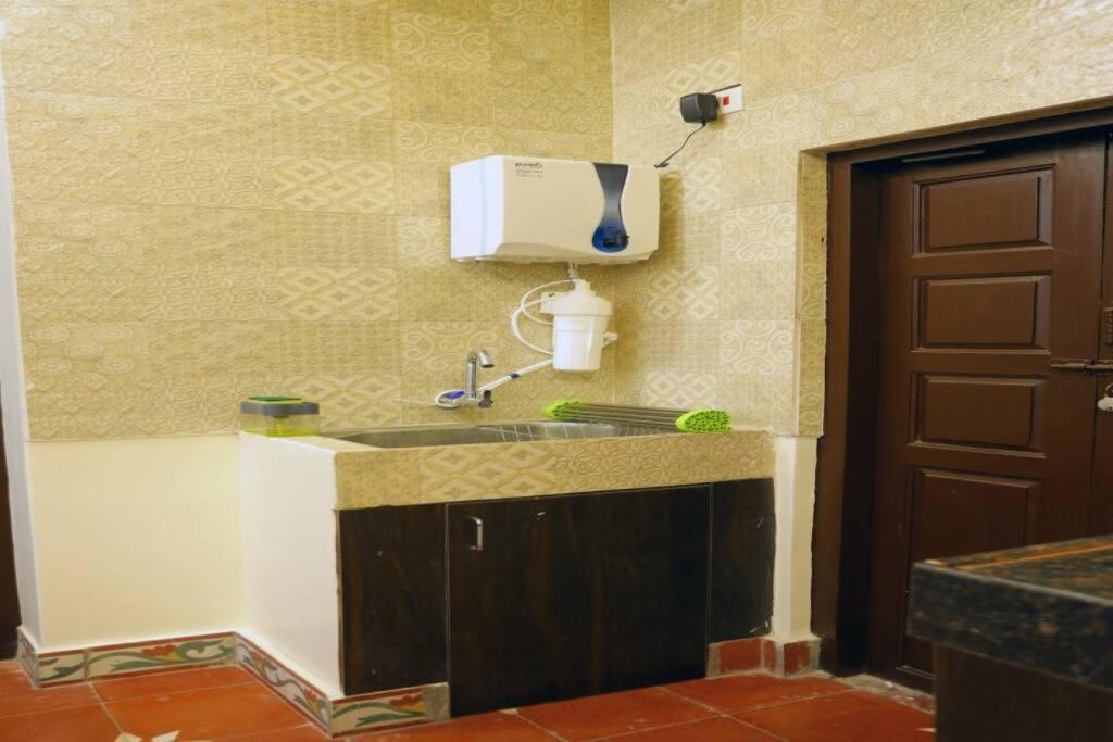 Heritage Home With 2 Bed/2 Bath With Kitchen In A Residential Neighborhood. มทุราย ภายนอก รูปภาพ