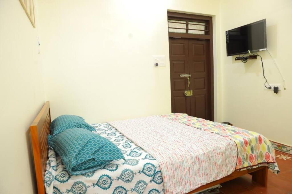 Heritage Home With 2 Bed/2 Bath With Kitchen In A Residential Neighborhood. มทุราย ภายนอก รูปภาพ